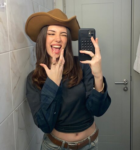 ebrarkrbkn free pornstar pictures