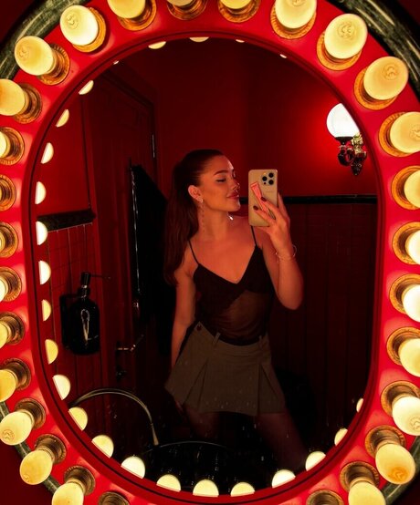 Sinem Melek Co kun pornographic model picture