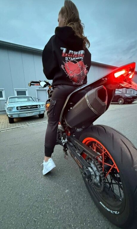 Alysa Ruppert hot actress photos