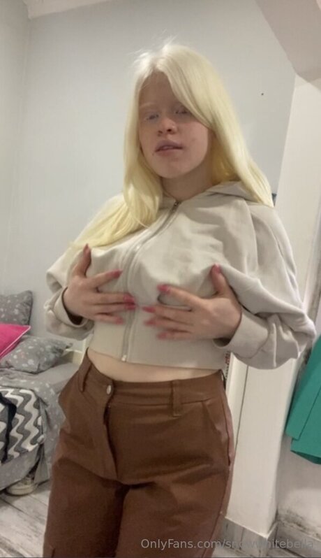 Snowwhitebella free pornstar images