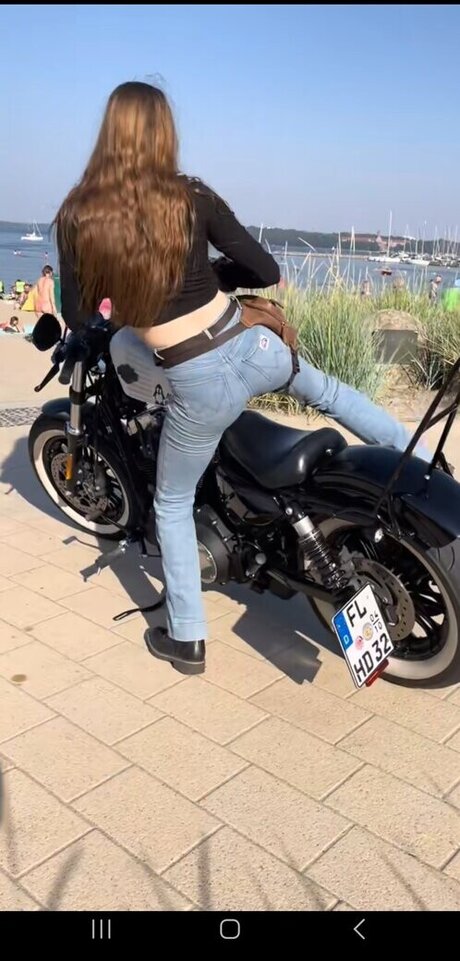 Affe auf Bike pornstar xxx archive