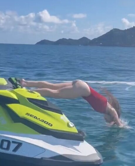 Affe auf Bike adult actress galleries