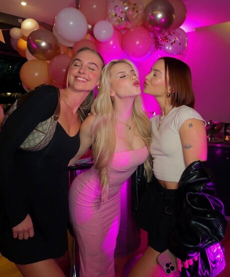 Lucia Leona art pornstar gallery