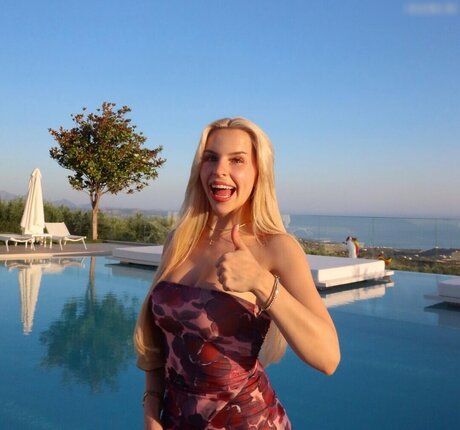 Lucia Leona pretty star picture