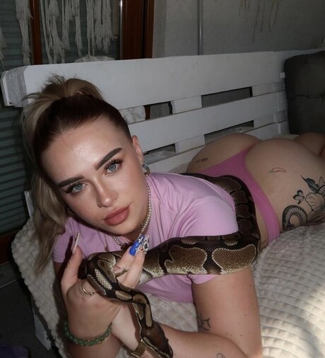 Luisa Fr h exclusive model photo