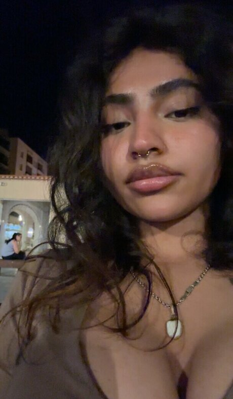 Fionee nude model image