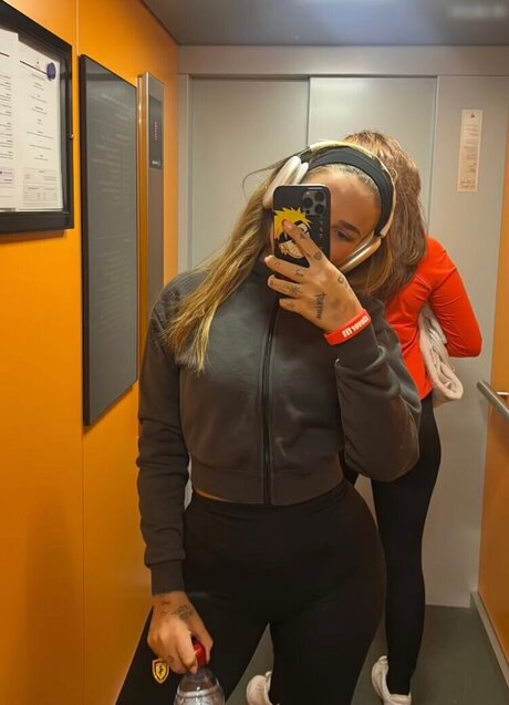 Loredana Zefi star free image