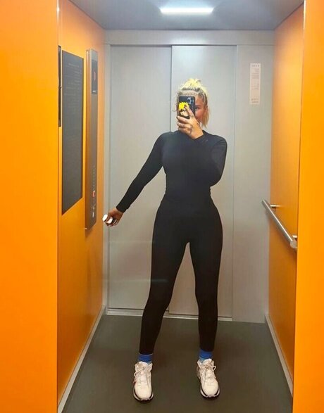 Loredana Zefi sex actress archive