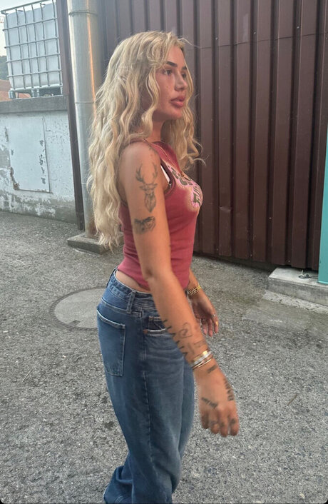 Loredana Zefi hd actress photo