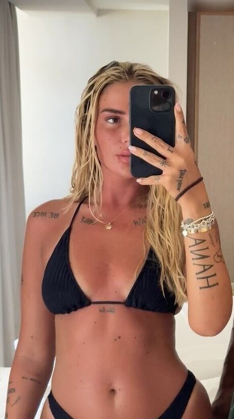 Loredana Zefi star pretty images