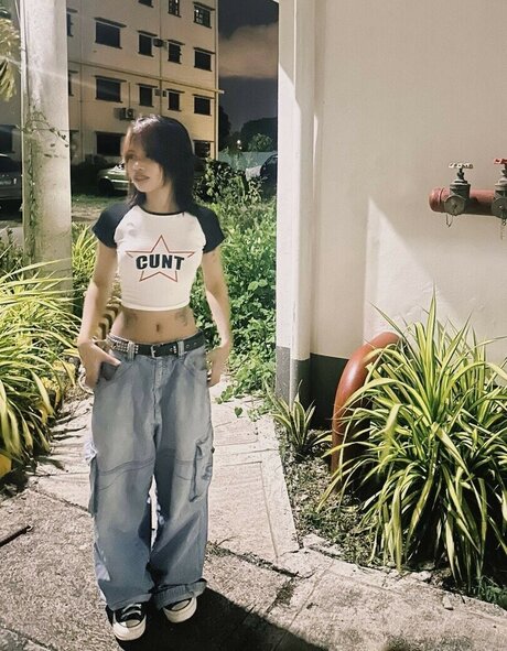 zems3lling adult model images