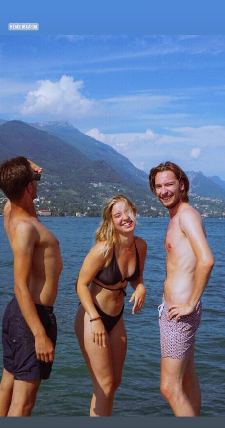 vicky2203 erotic pornstar picture