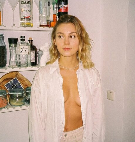 vicky2203 sex star image