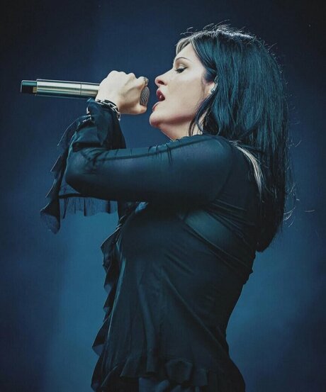 Courtney LaPlante star exclusive img