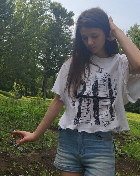 Ariel Harris model naked image