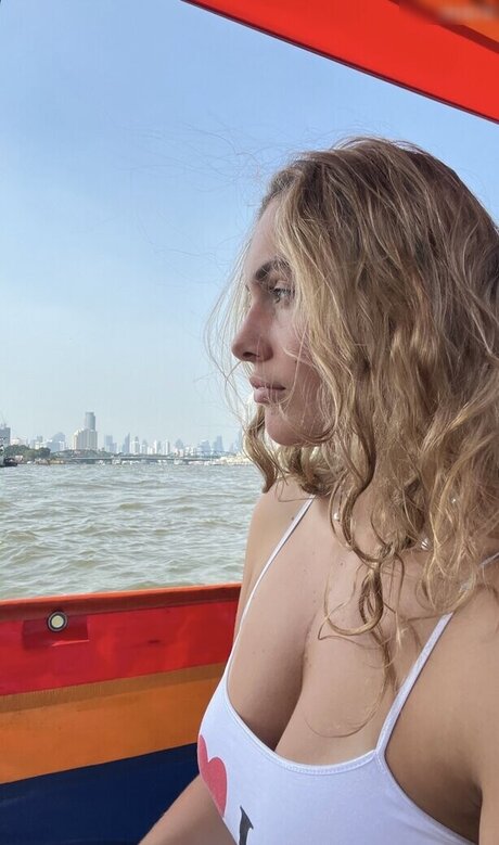 Mara H lbach naked model picture