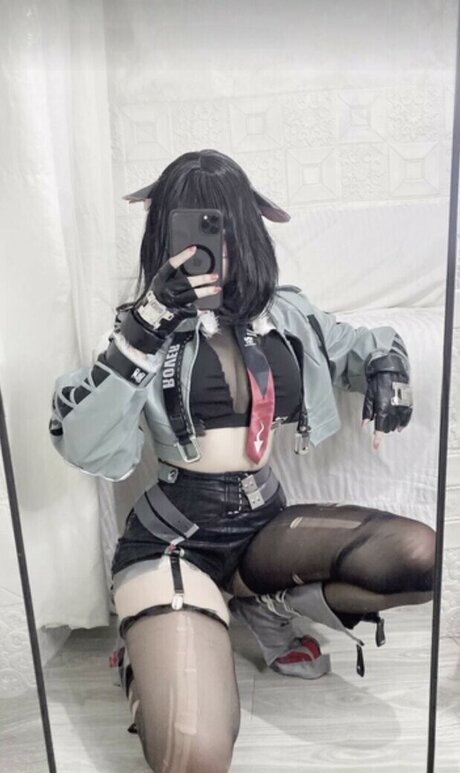 Akihira sexy model galleries