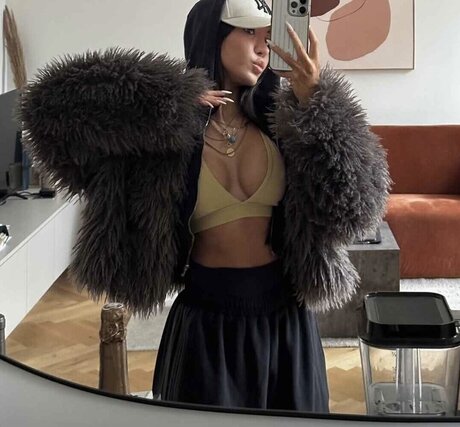 Merve zkan high quality model picture