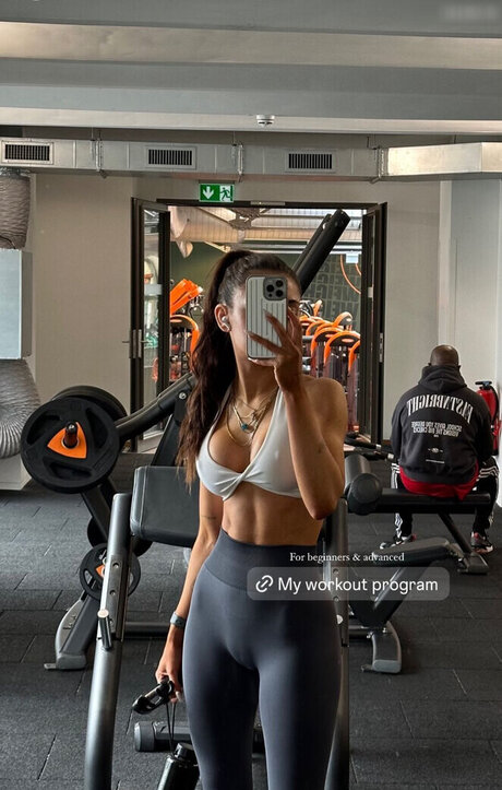 Merve zkan star pretty galleries