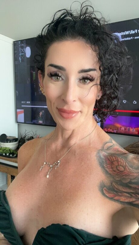 Gabbi Tuft star perfect image