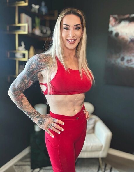 Gabbi Tuft model sexy pics