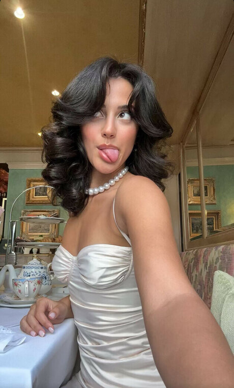 Melody Oz adult model photos