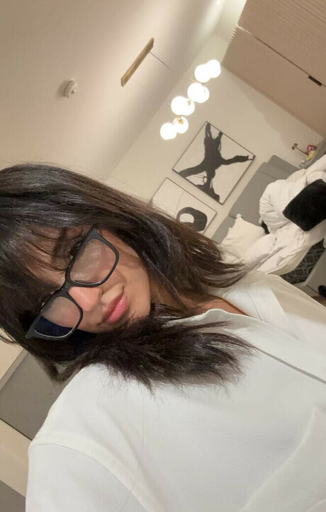 Melody Oz star top photos