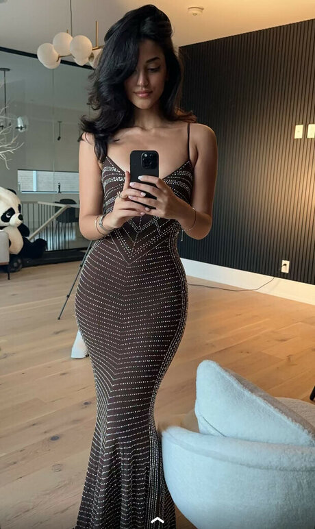 Melody Oz model pretty picture