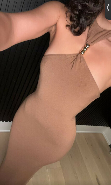 Melody Oz model hd img