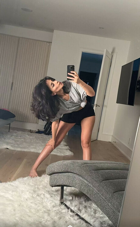 Melody Oz sexy star photo