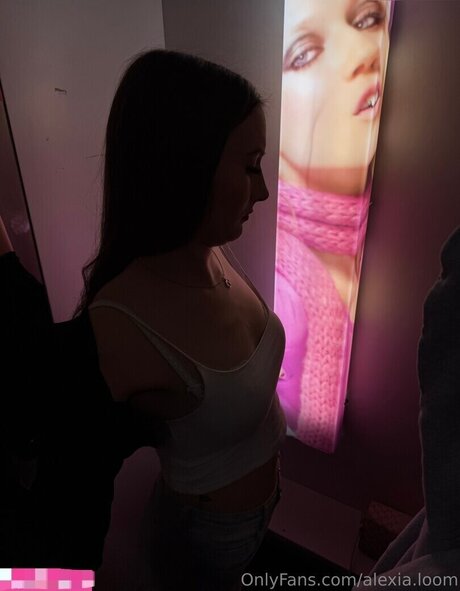 Alexia Loom star sex pictures