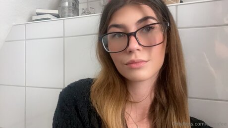 Elenafee star nude photos