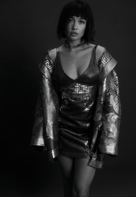 Sydney Chandler nude model pictures