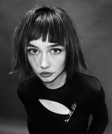 Sydney Chandler star sex img