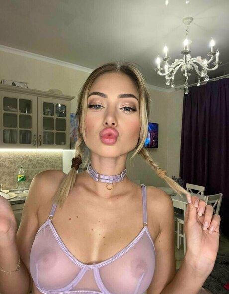 Angela Fiery naked pornstar img