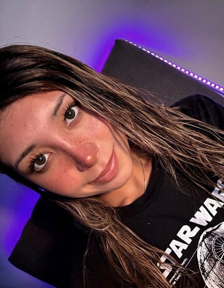 Maddie Olson hot actress gallery