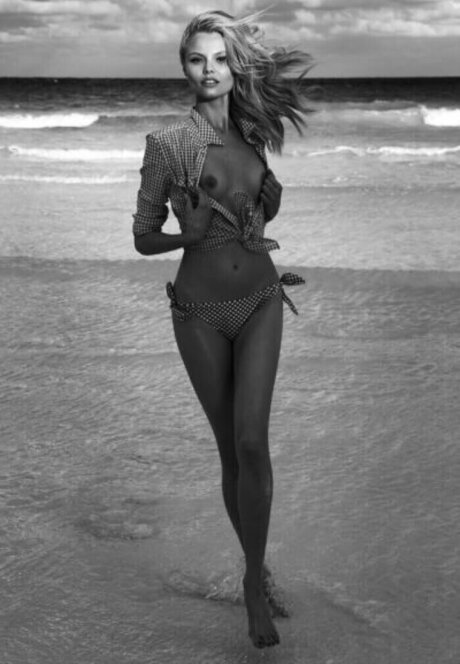 Magdalena Frackowiak model naked image