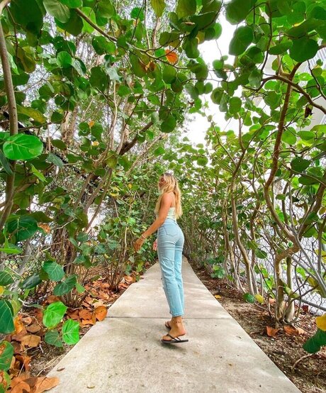 julie tirado hd star img