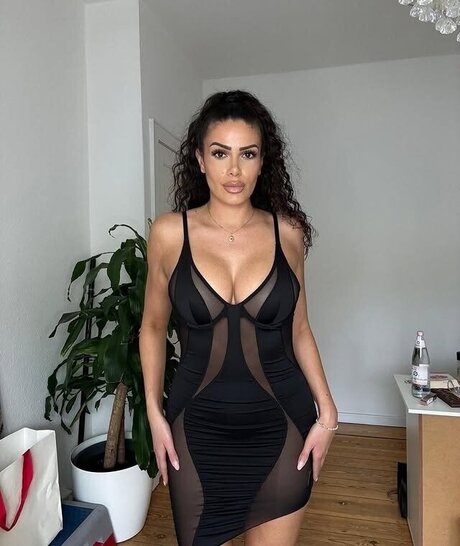 Roaya Soraya perfect model images