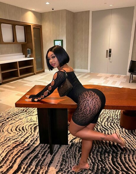 AlmondXMilk star naked pic