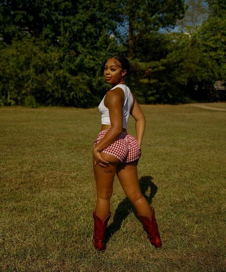 AlmondXMilk Quick model image