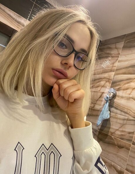 GloriaMatvien nudes model pic