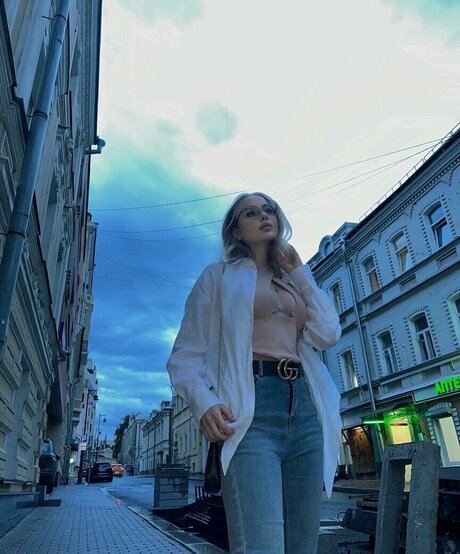 GloriaMatvien model art pics