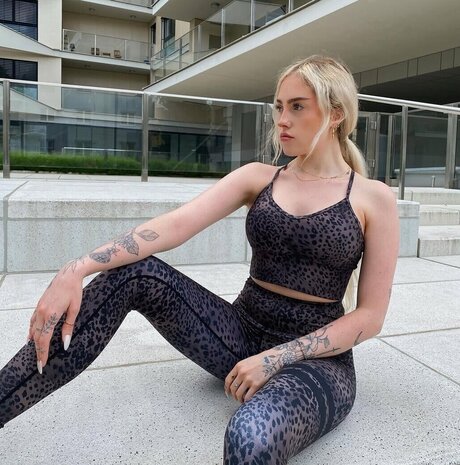 ayyetay hot model image