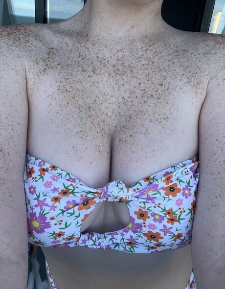 eyes onlyfans exclusive image