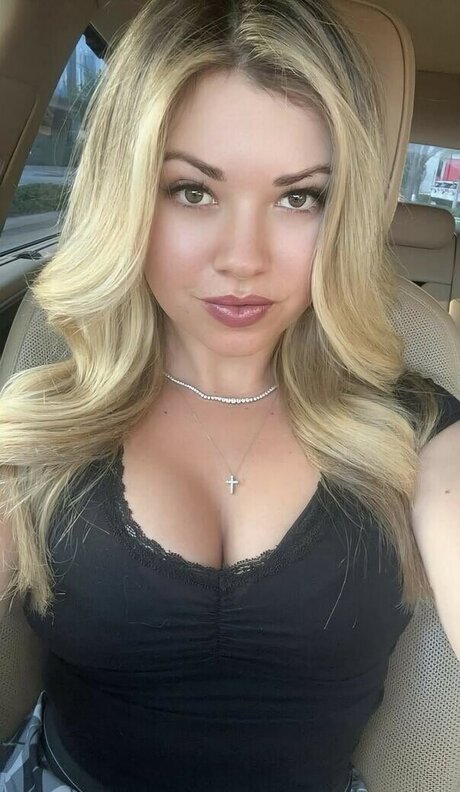 Natalie Winters high quality model image