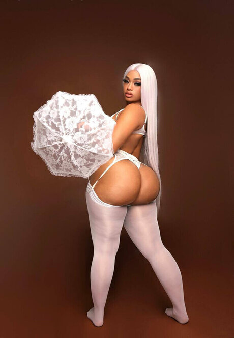 NyNyirene hd star img