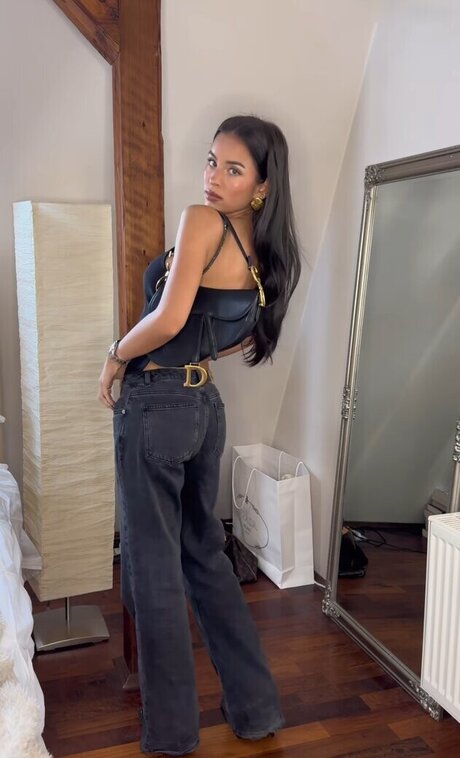 undressing onlyfans free nude picture