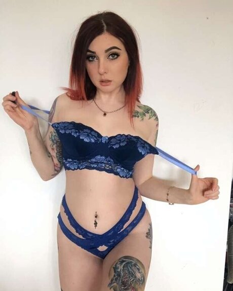 Lizzi Blake model naked pics