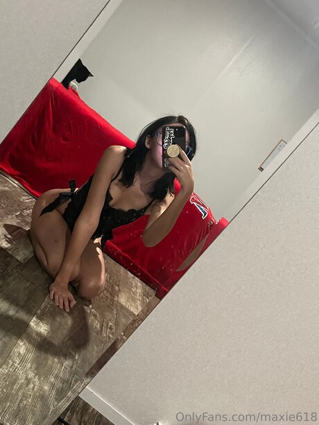 Maxie618 Profile pic